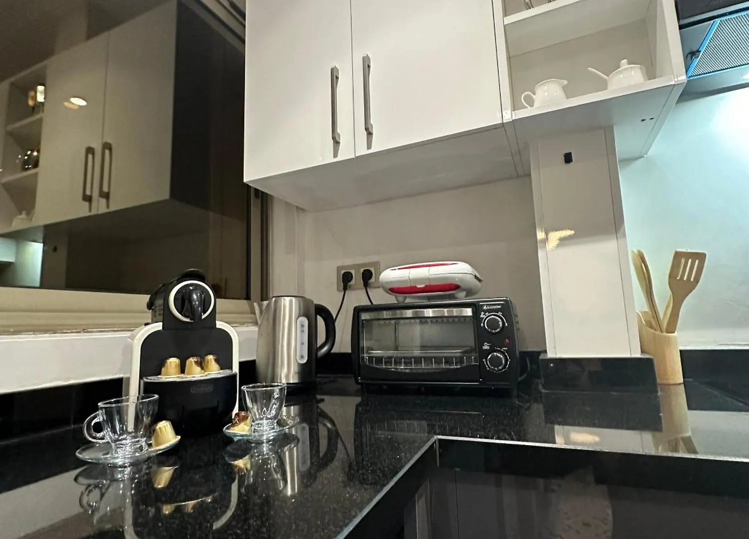 Appartement Lumineux Bien Equipe Derriere Hotel Idou Anfa Pas De Vis-A-Vis Casablanca 0*,  Morocco